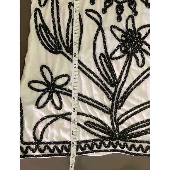 Objects D'art embellished artsy split neck sleeveless top - Picture 9 of 9